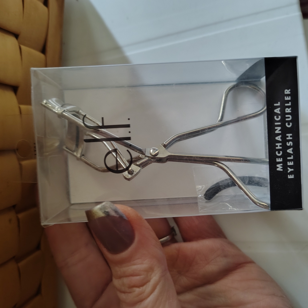 e.l.f. Mechanical Eyelash Curler Silver. NIB